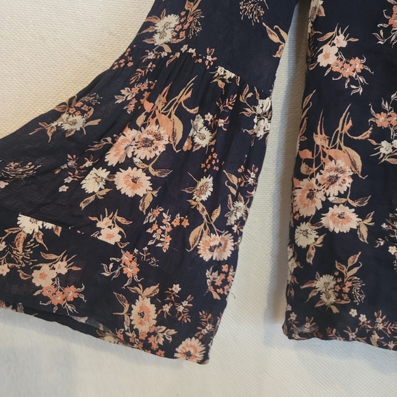 Lucky Brand Floral boho Blouse Navy size Large - Picture 3 of 5